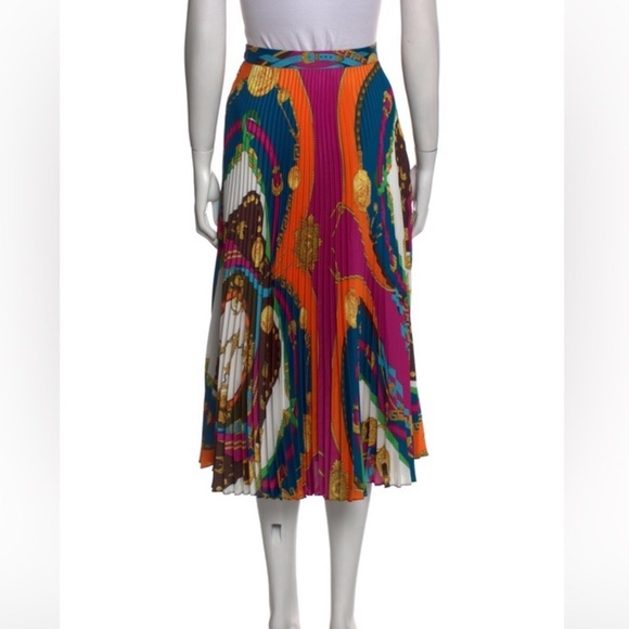 Versace pleated skirt - Sz 36 - Rodeo Spring/Summer Collection - gently used - Picture 8 of 14